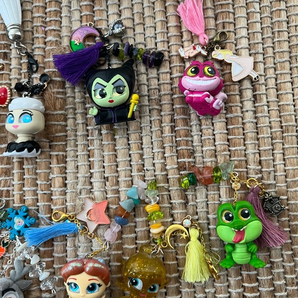 ✨💛 Disney Doorable keychain charms handmade choose one a favorite character - Picture 11 of 16